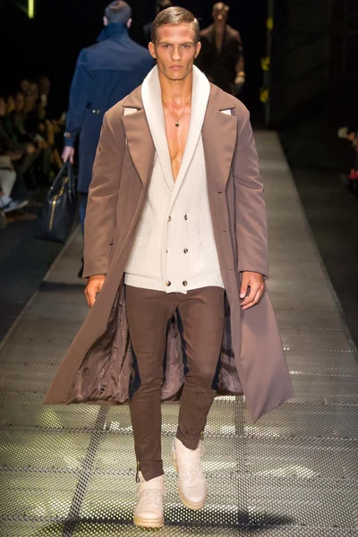 Look 37